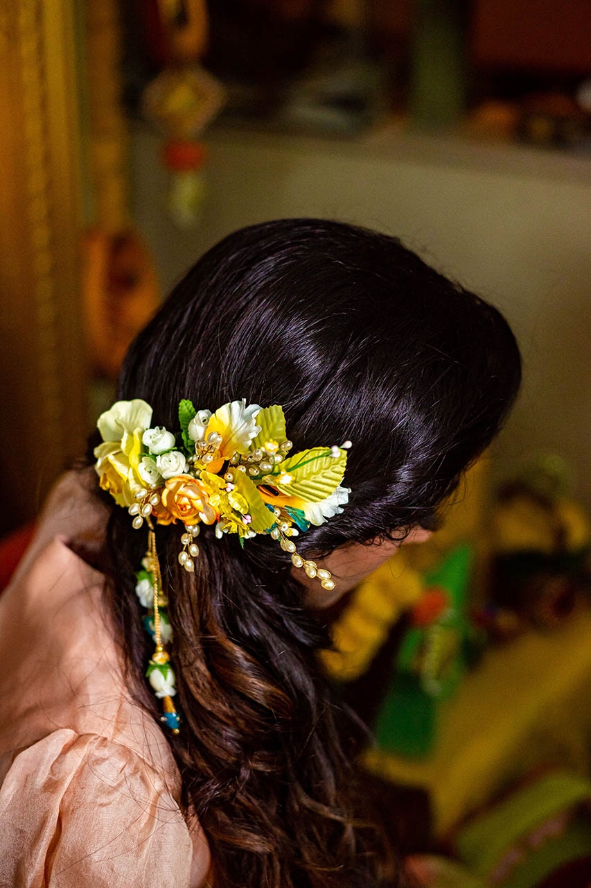 Floral clip with crystals