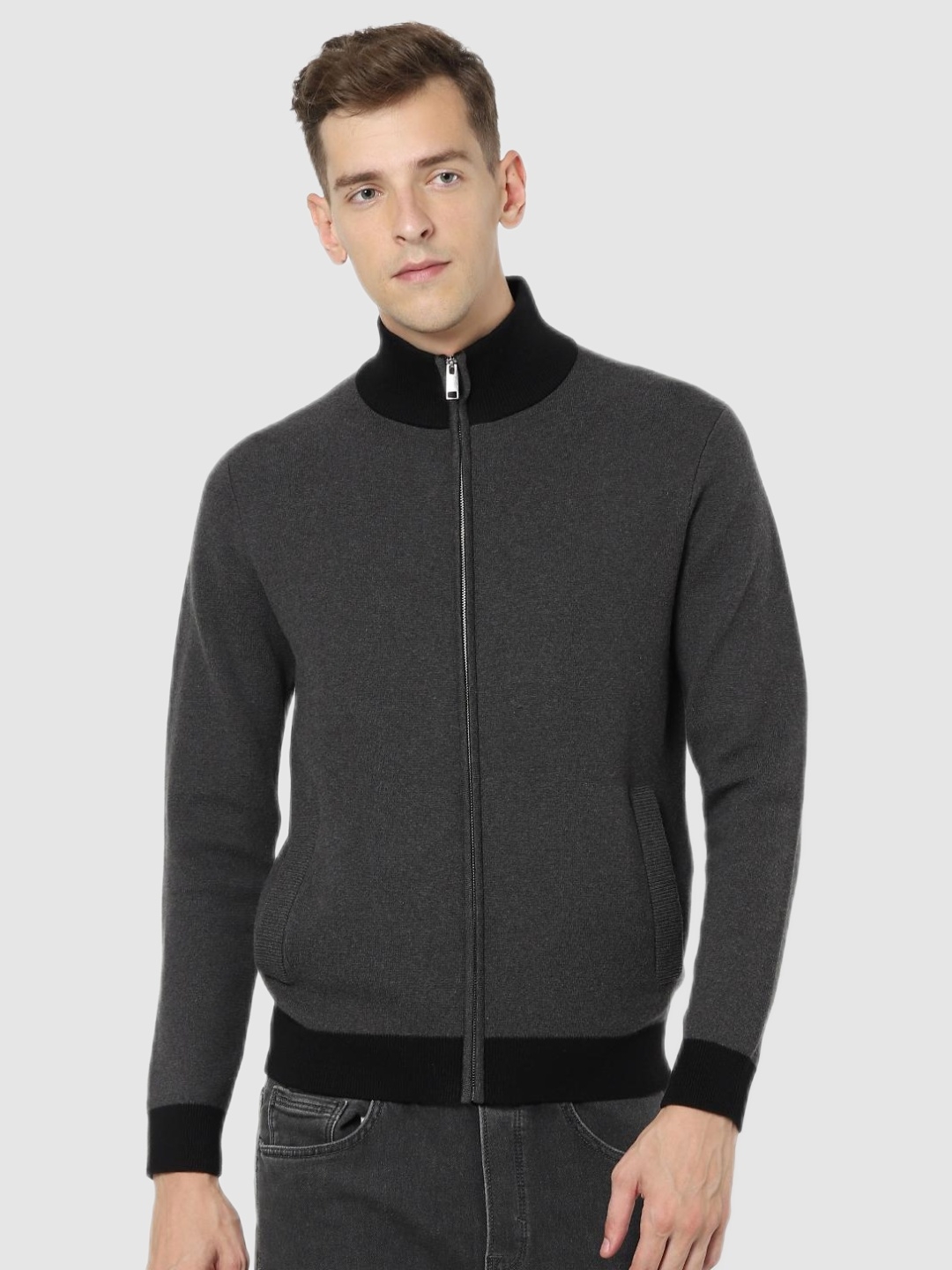 Celio Charcoal-Grey Solid Regular Fit Sweater