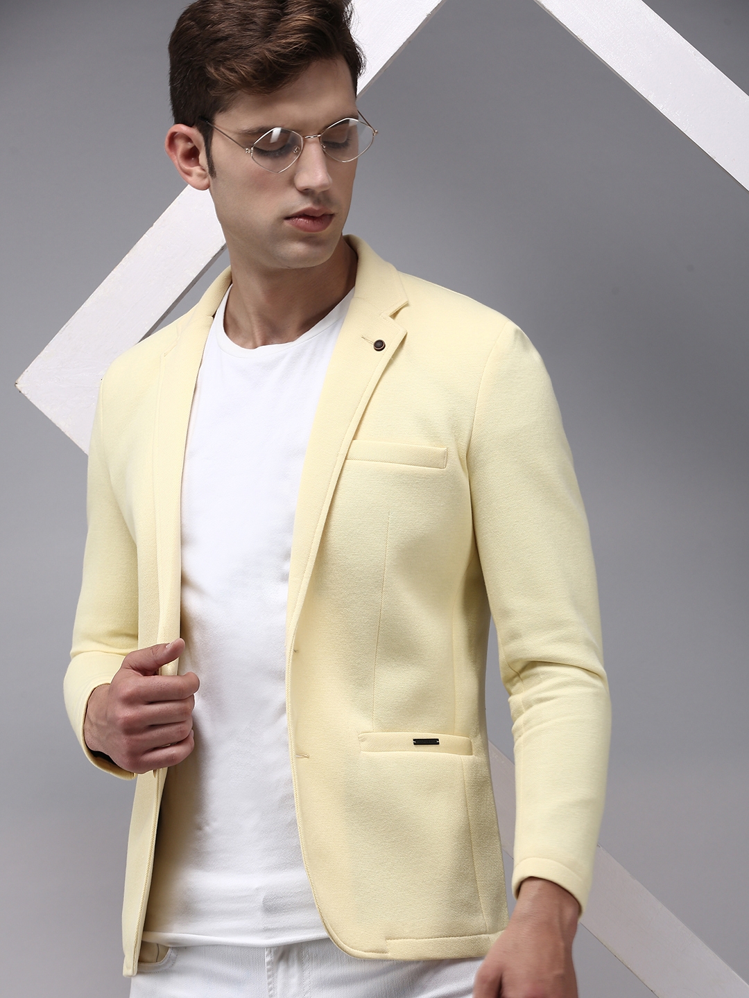 SHOWOFF Men's Notched Lapel Yellow Solid Blazer