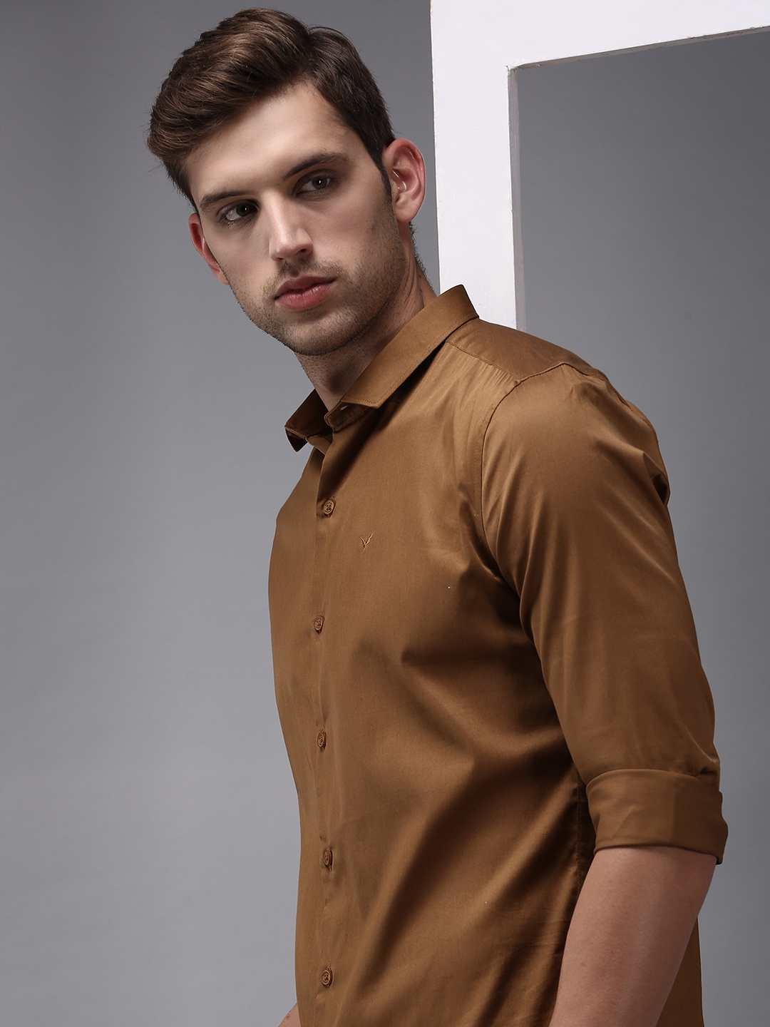 Showoff | SHOWOFF Men's Brown Spread Collar Solid Comfort Fit Shirt
