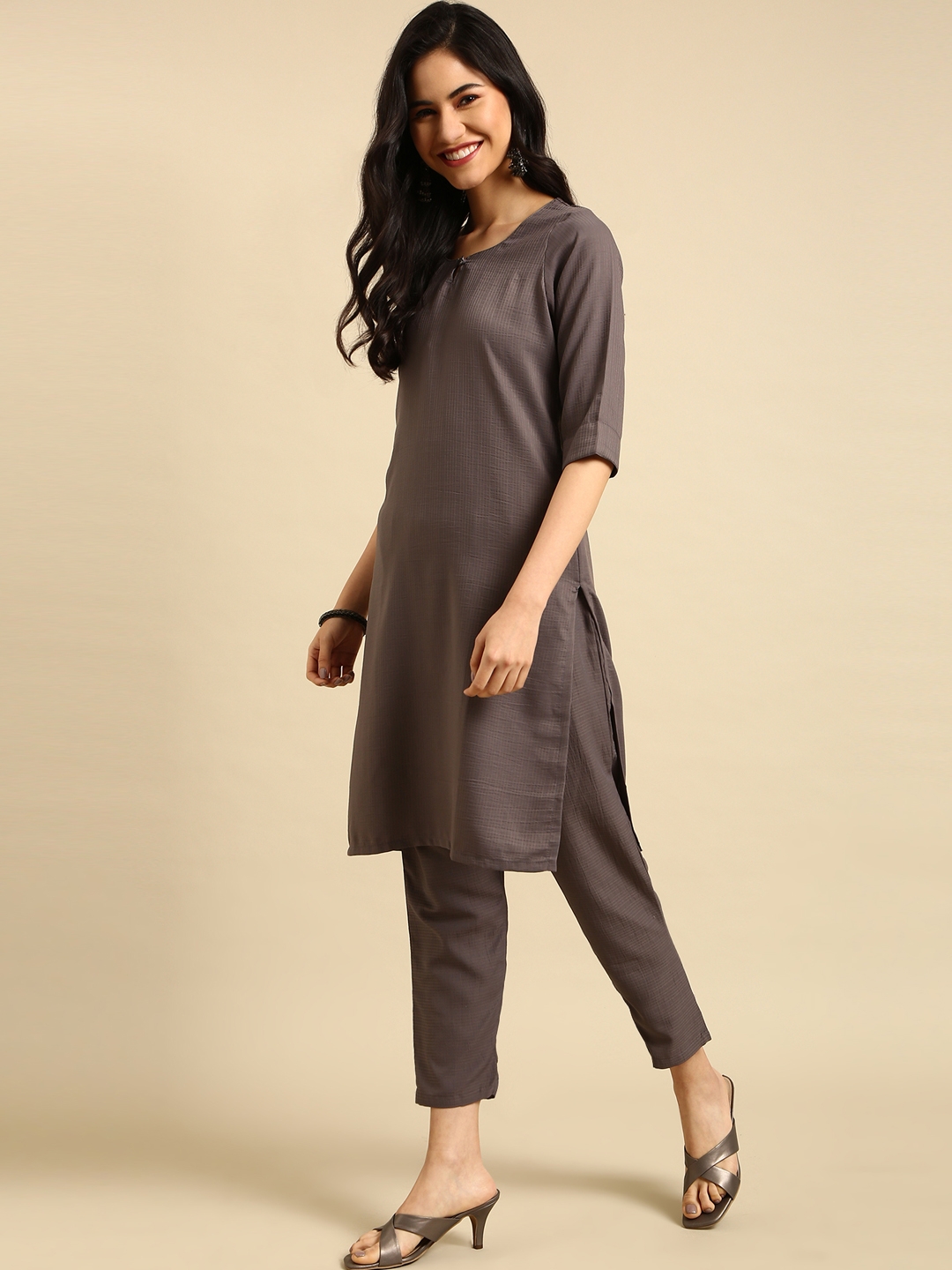 Women's Grey Cotton Blend Solid Comfort Fit Kurta Sets