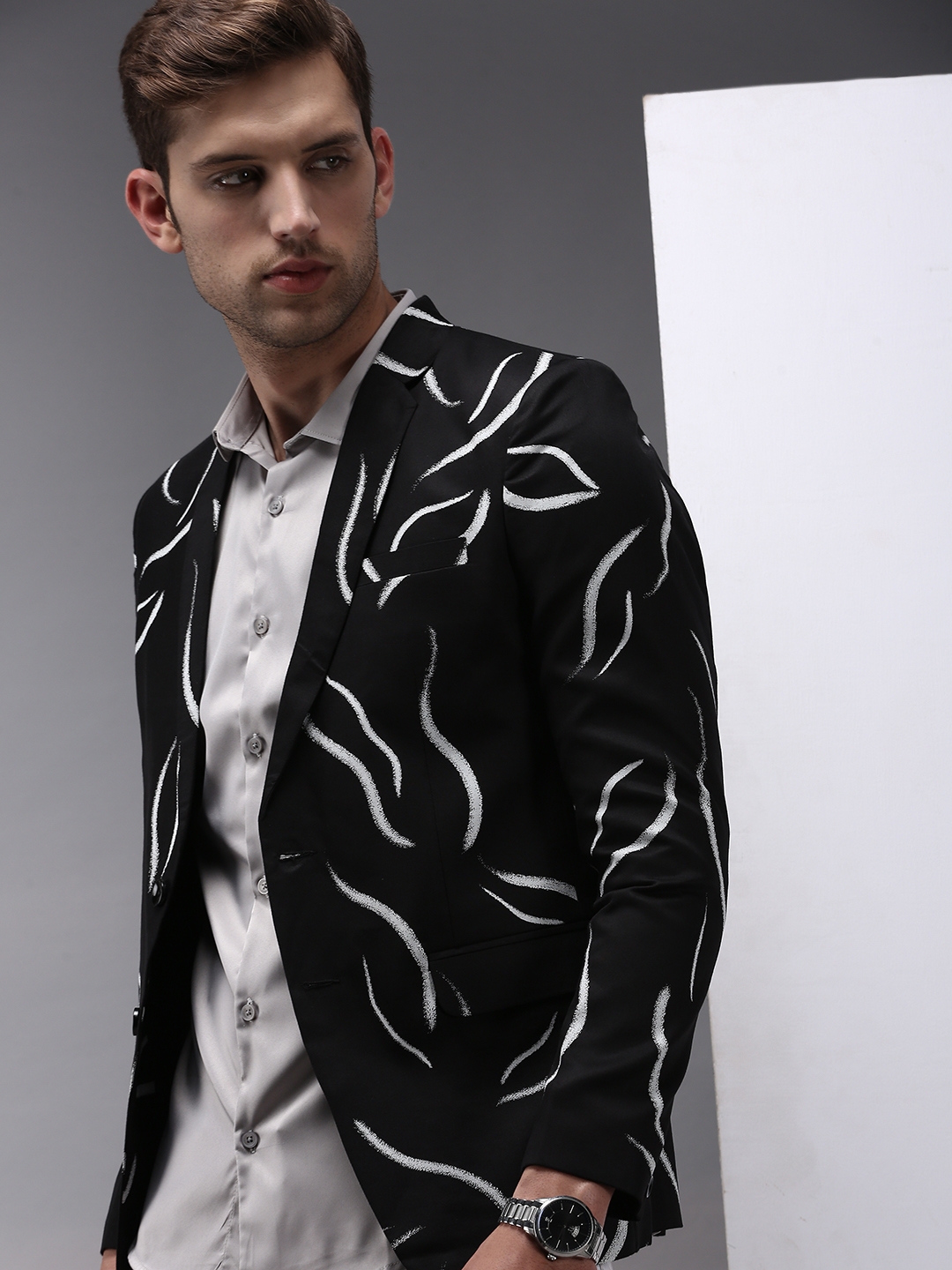 SHOWOFF Men's Mandarin Collar Black Printed Blazer