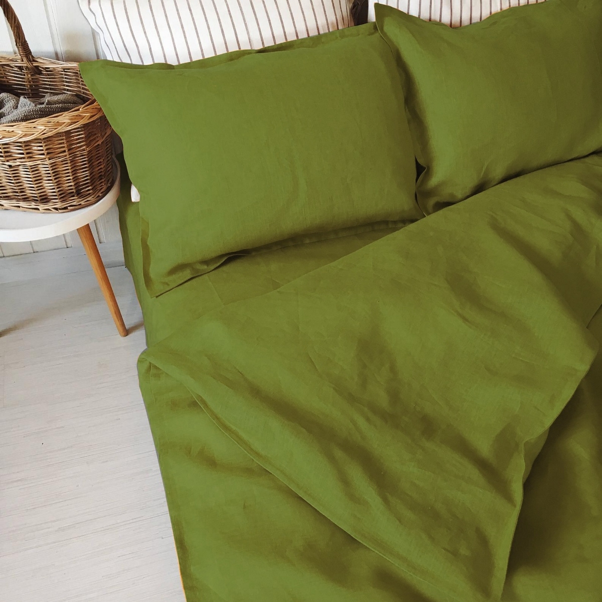 SWAAS | 100% Pure Linen Moss Green Luxury Bedsheet Set