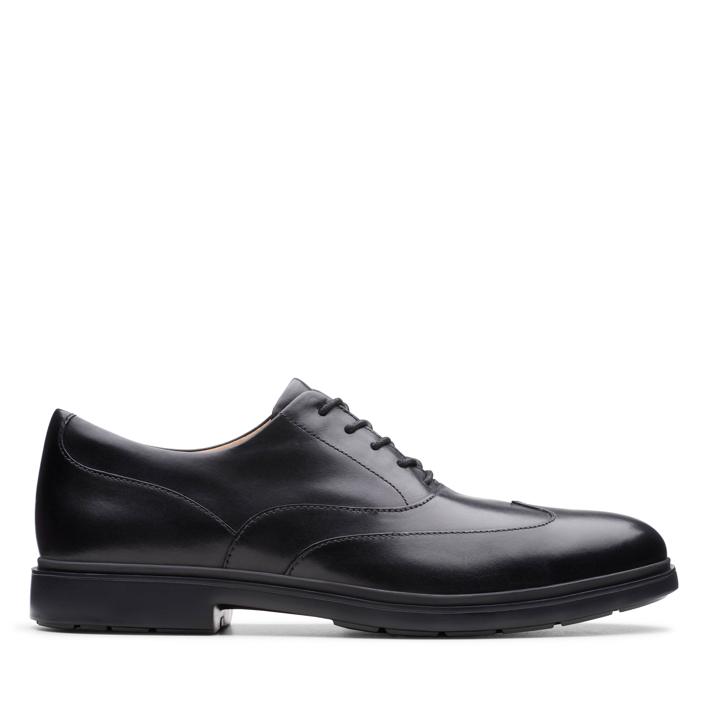 Clarks Un Tailor Wing Leather Shoes in Black 
