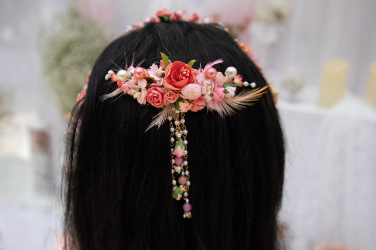 Floral Clip with pearl strings