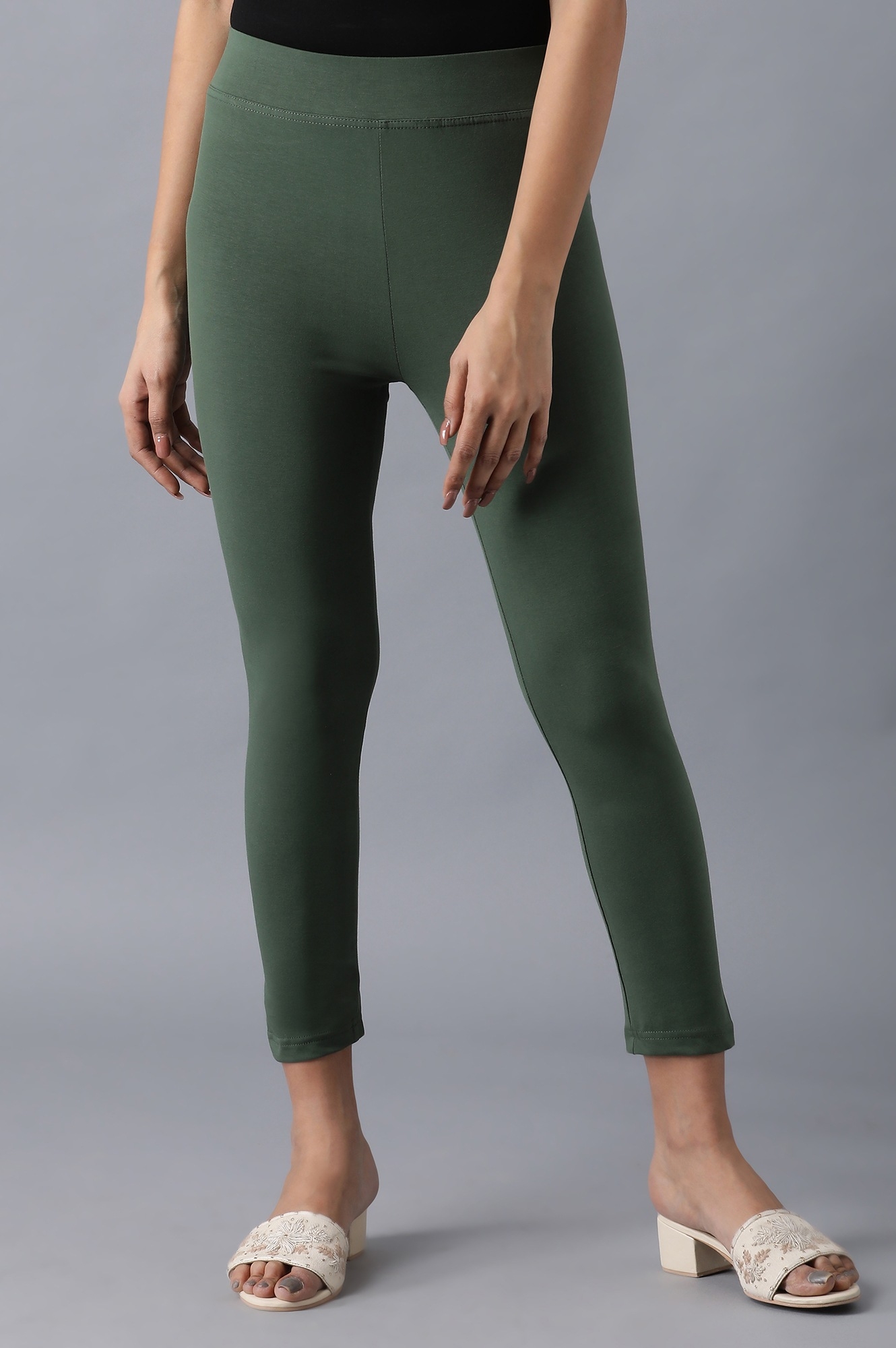 Elleven | Green Solid Cropped Tights
