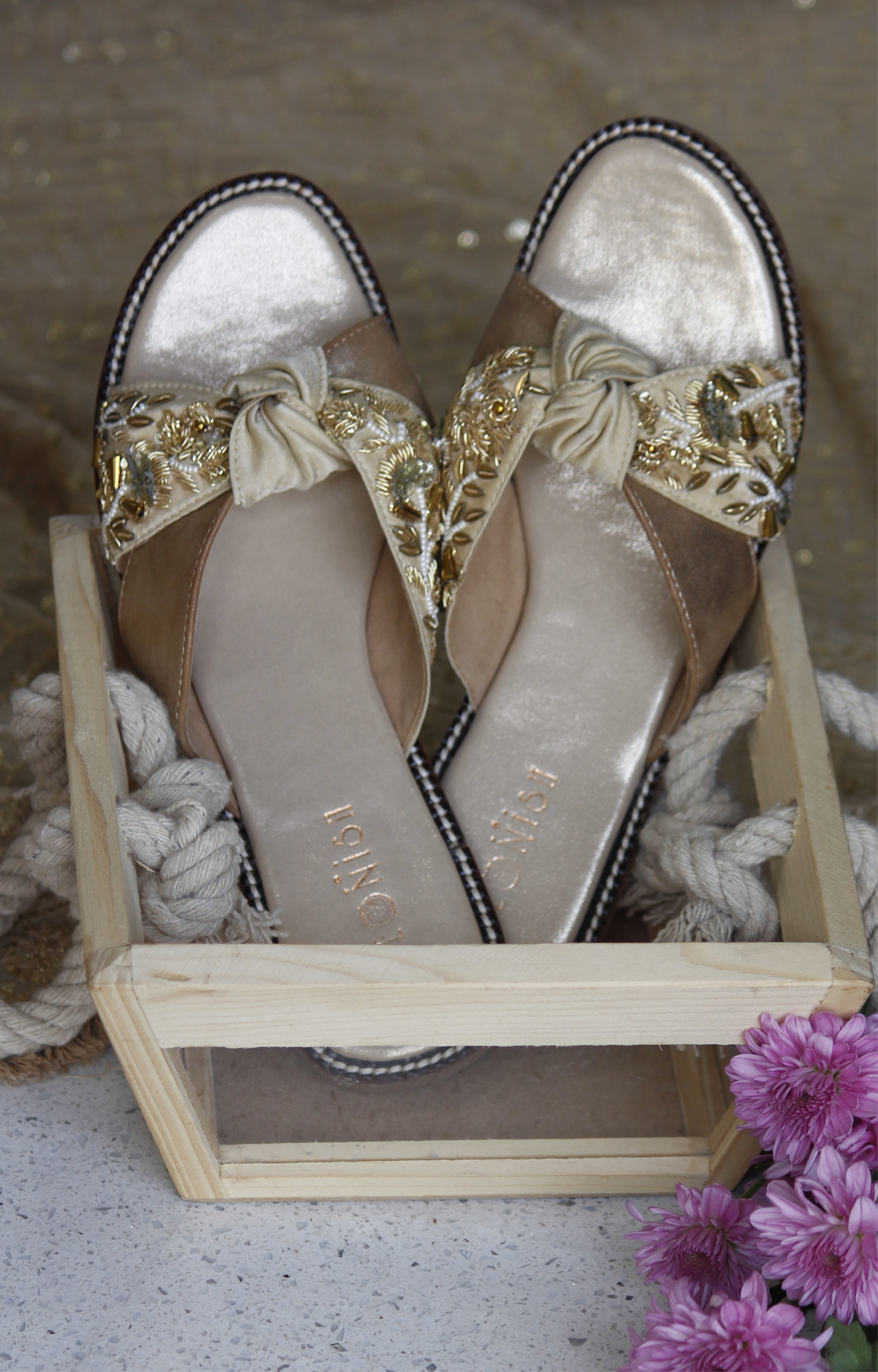 Leonish | Knotted Bow Flats - Gold