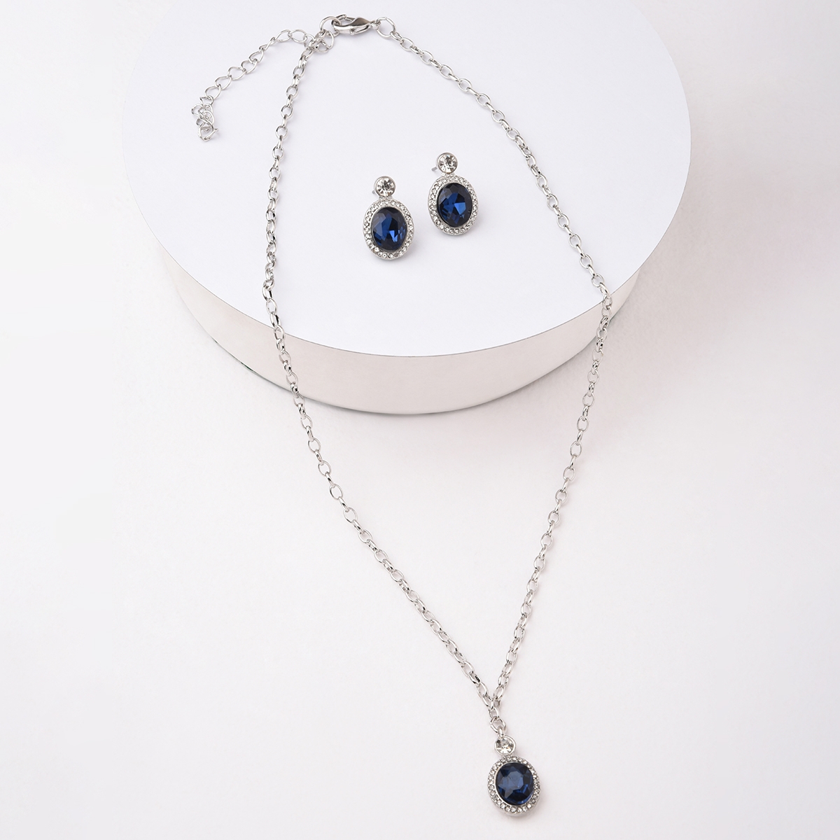 Lilly & sparkle | Lilly & Sparkle Silver Toned Chain With Oval Blue Stone Pendant And Stud Earrings