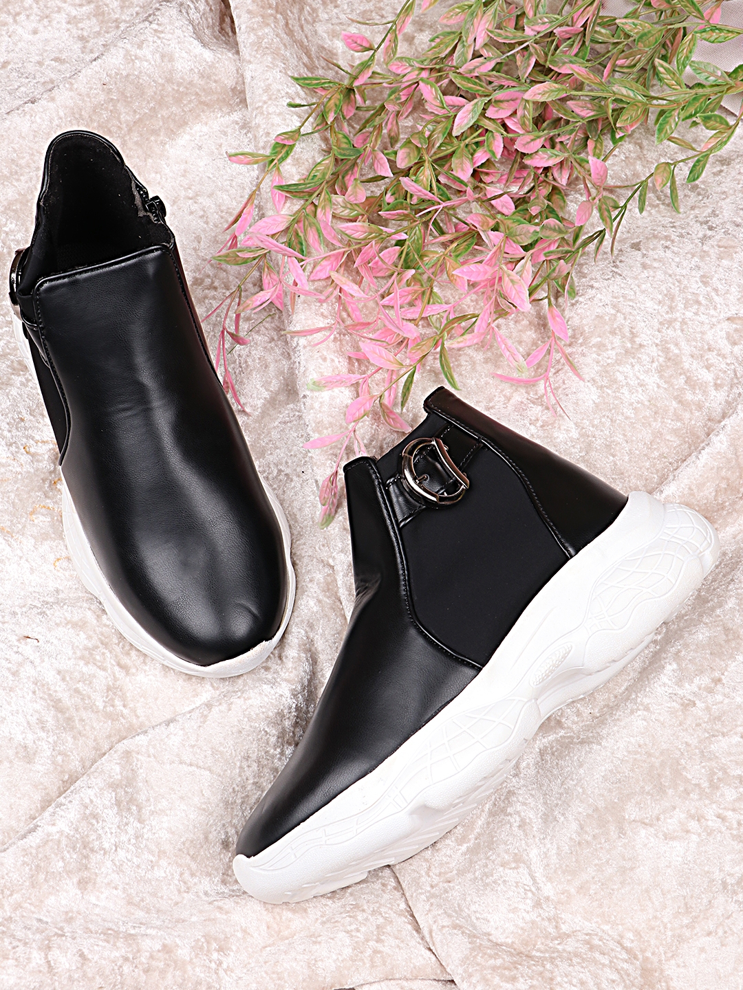 Shoetopia Women Black Flatform Heeled Boots with Buckles