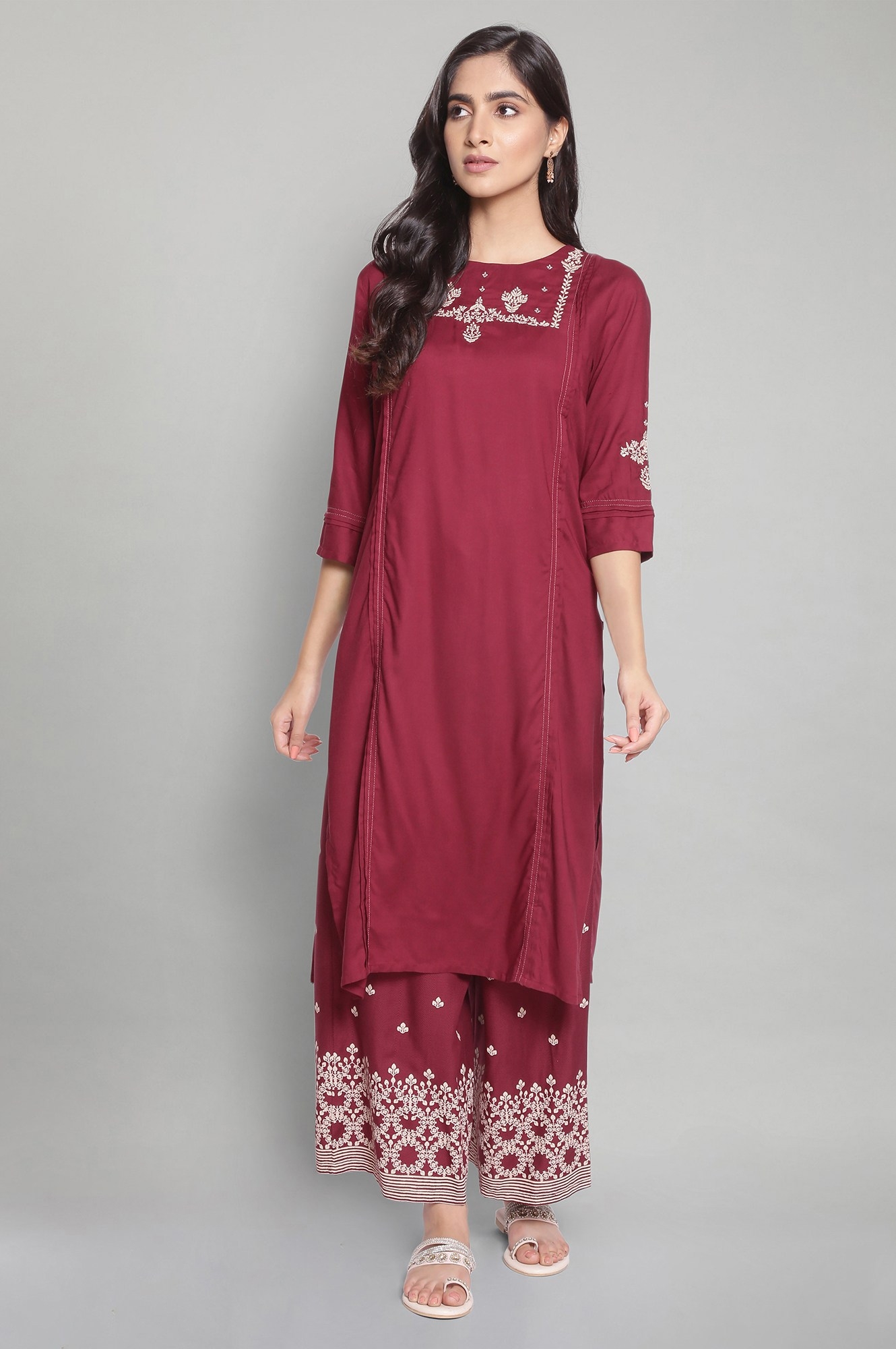 W | Maroon Solid Kurta with Embroidery