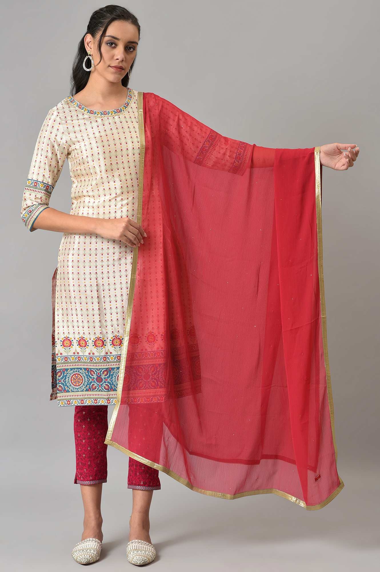 W | W Pair This Versatile Drape With Contrasting Or Neutral Coloured Kurtas Or Dresses To Add A Pop Of Colour