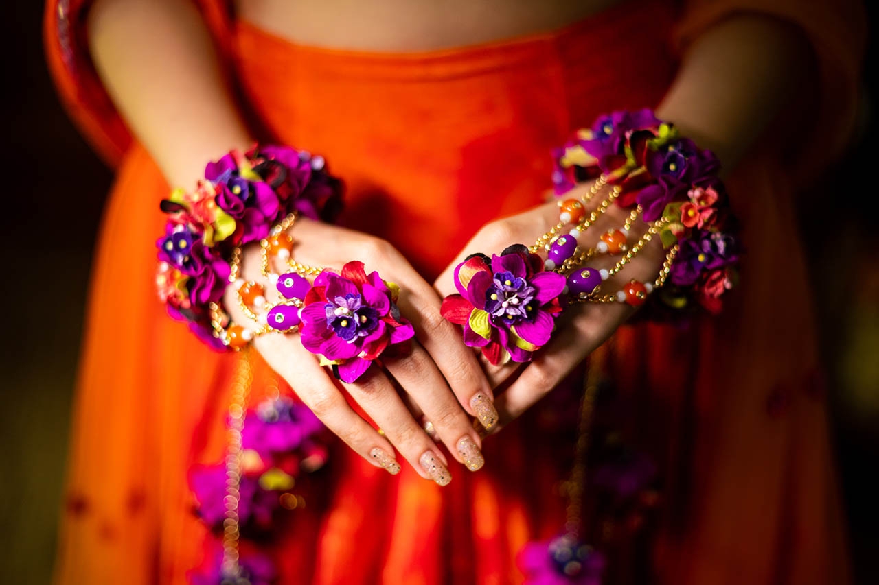 A pair of Floral hathphool with kundan beads